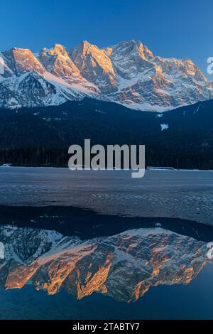 Eibsee, Zugspitze, Wettersteingebirge, Bayern, Deutschland, Winter Stockfoto