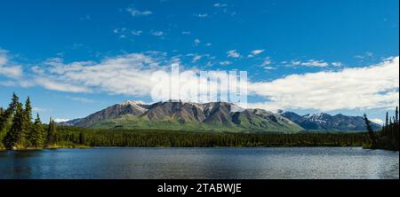 Twin Lakes und Mentasta Mountains in Wrangell-St. Elias-Nationalpark, Alaska Stockfoto