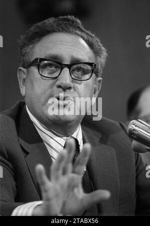 Ehemailger US Aussenminister Henry KISSINGER im Alter von 100 Jahren starb. ARCHIVFOTO Henry KISSINGER, Politiker, USA, US-Aussenminister, Staatssekretär, haelt eine Rede, Portraet, Portrait, Hochformat, undatierte Aufnahme, CA. 1970. *** Ehemaliger US-Außenminister Henry KISSINGER starb im Alter von 100 Jahren ARCHIVFOTO Henry KISSINGER, Politiker, USA, US-Außenminister, Außenminister, hält eine Rede, Porträt, Porträt, Porträt, Porträt, Porträt, undatiertes Foto, CA 1970 Credit: Imago/Alamy Live News Stockfoto