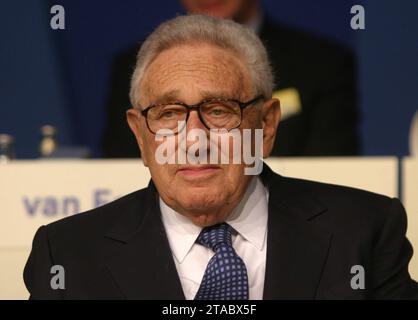 Ehemailger US Aussenminister Henry KISSINGER im Alter von 100 Jahren starb. ARCHIVFOTO Henry KISSINGER, USA, Politiker, ehemaliger Aussenminister der USA, auf dem FDP Bundesparteitag in Köln, 05.05.2005. *** Ehemaliger US-Außenminister Henry KISSINGER im Alter von 100 Jahren verstorben ARCHIVFOTO Henry KISSINGER, USA, Politiker, ehemaliger US-Außenminister, auf der FDP-Bundesparteikonferenz in Köln, 05 05 2005 Credit: Imago/Alamy Live News Stockfoto