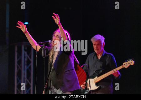 Pescara, Italien. November 2023. Patti Smith tritt am 29. November 2023 im Teatro Massimo in Pescara auf, Italien, als Teil ihrer „A Tour of Italian Days“-Tour. (Foto: Marco Zac/NurPhoto) Credit: NurPhoto SRL/Alamy Live News Stockfoto