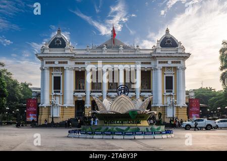 19. November 2023: Hanoi Opera House, auch bekannt als Grand Opera House, in Hanoi, Vietnam. Sie wurde von der französischen Kolonialverwaltung errichtet Stockfoto