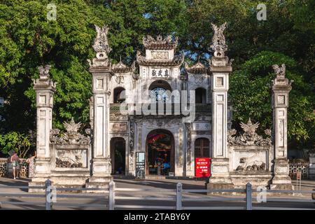 17. November 2023: Quan Thanh Tempel, auch bekannt als Tran Vu Tempel, ein taoistischer Tempel in Hanoi, Vietnam, aus dem 11. Jahrhundert. Es war Xua gewidmet Stockfoto