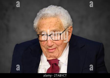 FOTOMONTAGE: Ehemailger US Aussenminister Henry KISSINGER im Alter von 100 Jahren gestorben. ARCHIVFOTO 100. Geburtstag von Dr. Henry A. Kissinger am 20.06.2023 im Stadttheater Fürth. Foto:BayerischeStaatskanleivia SVEN SIMON Fotoagentur GmbH & Co. Pressefoto KG Prinzess-Luise-Str.. 41 45479 M u e l h e i m/R u h r Tel. 0208/9413250 Fax. 0208/9413260 GLS Bank BLZ 430 609 67 Kto. 4030 025 100 IBAN DE75 4306 0967 4030 0251 00 BIC GENODEM1GLS www.svensimon.net *** FOTOMONTAGE der ehemalige US-Außenminister Henry KISSINGER starb im Alter von 100 Jahren ARCHIVFOTO 100. Geburtstag von Dr. Henry A Kiss Stockfoto