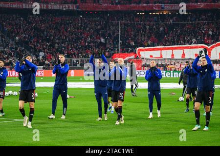 München, Deutschland. November 2023. Die Spieler des FC Kopenhagen waren vor dem UEFA Champions League Spiel zwischen Bayern München und dem FC Kopenhagen in der Allianz Arena in München zu sehen. (Foto: Gonzales Photo/Alamy Live News Stockfoto