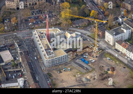 Luftbild, Mercator Quartier Baustelle für Neubau Hotel und Wohnungen, umgeben von herbstlichen Laubbäumen, Altstadt, Duisburg, Ruhrgebiet, Nordrhein-Westfalen, Deutschland ACHTUNGxMINDESTHONORARx60xEURO *** Luftblick, Mercator Quartier Baustelle für neue Hotels und Apartments, umgeben von herbstlichen Laubbäumen, Altstadt, Duisburg, Ruhrgebiet, Nordrhein-Westfalen, Deutschland ATTENTIONxMINDESTHONORARx60xEURO Credit: Imago/Alamy Live News Stockfoto