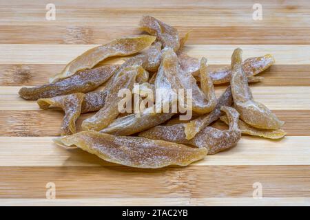 Getrocknete Scheiben aus grüner Mango Stockfoto