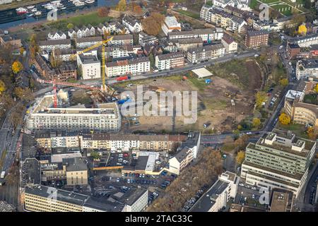 Luftbild, Mercator Quartier Baustelle für Neubau Hotel und Wohnungen, umgeben von herbstlichen Laubbäumen, Altstadt, Duisburg, Ruhrgebiet, Nordrhein-Westfalen, Deutschland ACHTUNGxMINDESTHONORARx60xEURO *** Luftblick, Mercator Quartier Baustelle für neue Hotels und Apartments, umgeben von herbstlichen Laubbäumen, Altstadt, Duisburg, Ruhrgebiet, Nordrhein-Westfalen, Deutschland ATTENTIONxMINDESTHONORARx60xEURO Credit: Imago/Alamy Live News Stockfoto