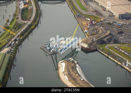 Luftbild, Baustelle im Duisburger Hafen für Brückenneubau mit Verbindung der Kohleninsel und der Ölinsel mit Wasserkränen und neuem Brückenteil, Ruhrort, Duisburg, Ruhrgebiet, Nordrhein-Westfalen, Deutschland ACHTUNGxMINDESTHONORARx60xEURO *** Luftansicht, Baustelle im Duisburger Hafen für Neubau der Brückenanlage mit Anschluss der Kohle- und der Ölinsel mit Wasserkränen und neuem Brückenabschnitt, Ruhrort, Duisburg, Ruhrgebiet, Nordrhein-Westfalen, Deutschland ATTENTIONxMINDESTHONORARx60xEURO Credit: Imago/Alamy Live News Stockfoto