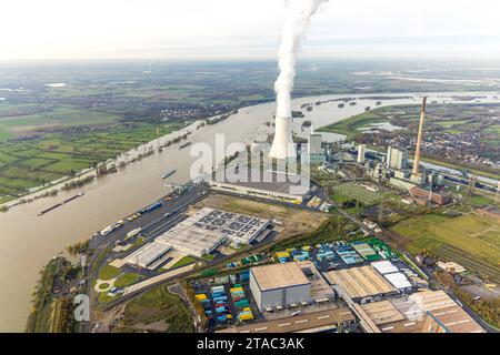 Luftbild, logport VI Sechs Industriegebiet Logistikdienste, STEAG Kraftwerk Walsum mit rauchendem Kühlturm am Fluss Rhein mit Hochwasser, Binnenschifffahrt, umgeben von herbstlichen Laubbäumen, Alt-Walsum, Duisburg, Ruhrgebiet, Nordrhein-Westfalen, Deutschland ACHTUNGxMINDESTHONORARx60xEURO *** Luftansicht, Logport VI Sechs Industriegebiet Logistikdienstleistungen, STEAG Kraftwerk Walsum mit Rauchkühlturm am Rhein mit Hochwasser, Binnenschifffahrt, umgeben von herbstlichen Laubbäumen, Alt Walsum, Duisburg, Ruhrgebiet, Nordrhein-Westfalen, Deutschland ATTENTIONxMINDESTHONORARx6 Stockfoto