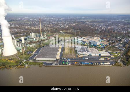 Luftbild, logport VI Sechs Industriegebiet Logistikdienste, STEAG Kraftwerk Walsum mit rauchendem Kühlturm am Fluss Rhein, umgeben von herbstlichen Laubbäumen, Alt-Walsum, Duisburg, Ruhrgebiet, Nordrhein-Westfalen, Deutschland ACHTUNGxMINDESTHONORARx60xEURO *** Luftansicht, Logport VI Sechs Industriegebiet Logistikdienstleistungen, STEAG Kraftwerk Walsum mit Rauchkühlturm am Rhein, umgeben von herbstlichen Laubbäumen, Alt Walsum, Duisburg, Ruhrgebiet, Nordrhein-Westfalen, Deutschland ATTENTIONxMINDESTHONORARx60xEURO Credit: Imago/Alamy Live News Stockfoto