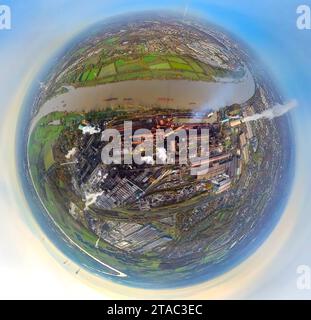 Luftbild, Hüttenwerke Krupp Mannesmann HKM am Fluss Rhein, Rauchwolken aus Schornsteinen und Kühltürmen, umgeben von herbstlichen Laubbäumen, Rheinaue Friemersheim, Erdkugel, Fisheye Aufnahme, Fischaugen Aufnahme, 360 Grad Aufnahme, winzige Welt, kleiner Planet, Fischaugenbild, Hüttenheim, Duisburg, Ruhrgebiet, Nordrhein-Westfalen, Deutschland ACHTUNGxMINDESTHONORARx60xEURO *** Luftaufnahme, Hüttenwerke Krupp Mannesmann HKM am Rhein, Rauchwolken aus Schornsteinen und Kühltürmen, umgeben von herbstlichen Laubbäumen, Rheinaue Friemersheim, Erdkugel, Fischaugenbild, Fischaugenbild, 360 d Stockfoto