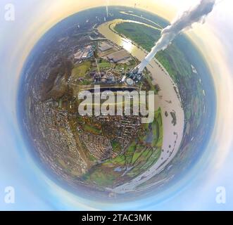 Luftbild, Logport VI Baustelle mit Neubau am STEAG Kraftwerk Walsum am Fluss Rhein, große Rauchwolke aus dem Kühlturm mit Nordhafen Walsum, umgeben von herbstlichen Laubbäumen, Erdkugel, Fisheye Aufnahme, Fischaugen Aufnahme, 360 Grad Aufnahme, winzige Welt, kleiner Planet, Fischaugenbild, Alt-Walsum, Duisburg, Ruhrgebiet, Nordrhein-Westfalen, Deutschland ACHTUNGxMINDESTHONORARx60xEURO *** Luftansicht, Logport VI Baustelle mit Neubau am STEAG Kraftwerk Walsum am Rhein, große Rauchwolke aus dem Kühlturm mit Nordhafen Walsum, umgeben von herbstlichem Laub Stockfoto