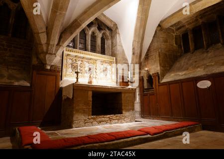 Nächtliche Krypta unter der Pfarrkirche St. Wulframs, Grantham, Lincolnshire, England Stockfoto