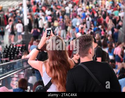 New York, USA - 10. Juni 2018: Fotos auf dem Smartphone am Times Square in New York. Stockfoto