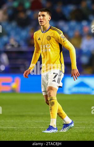 Sheffield, Großbritannien. November 2023 30. Cesare Casadei aus Leicester City während des Sheffield Wednesday FC gegen Leicester City FC SKY Bet EFL Championship Match im Hillsborough Stadium, Sheffield, England, Großbritannien am 29. November 2023 Credit: Every Second Media/Alamy Live News Stockfoto