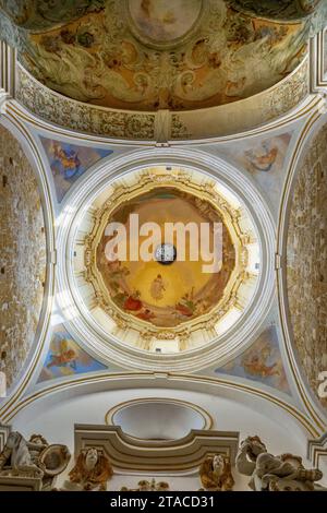 Kuppel der Kapelle der Madonna del Soccorso oder Cappella Montaperto Chiaramonte - Basilika Cattedrale del Santissimo Salvatore in Mazara del Vallo - Provinz Trapani, Sizilien, Italien Stockfoto