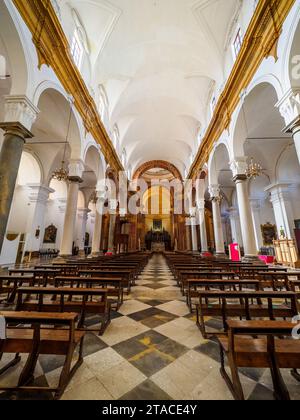 Hauptschiff - Duomo di San Tommaso di Canterbury (Pfarrei St. Thomas von Canterbury Mutterkirche) in Marsala - Sizilien, Italien Stockfoto