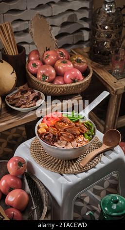 Eine Schüssel mit Entenfüßen (Klauen) Reisnudeln Stockfoto