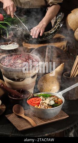 Eine Schüssel Fischreissnudeln in Scheiben Stockfoto