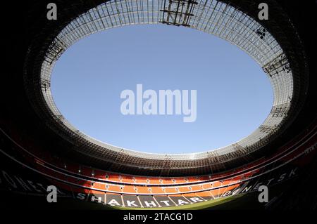 DONEZK, UKRAINE - 09. JUNI 2010: Donbass Arena Stadion in Donezk. Donezk vor dem Krieg. Stockfoto