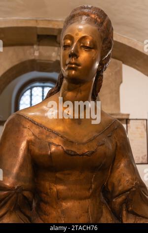 Detail der Skulptur von Anna Maria Louise de Medici in der Capelle de Medici, Florenz, Italien Stockfoto