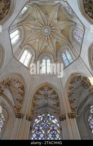 Kloster von Batalha (Mosteiro de Santa Maria da Vitoria), extravagant gotisch (14.-16. Jahrhundert). Überqueren. Batalha, Leiria, Portugal. Stockfoto