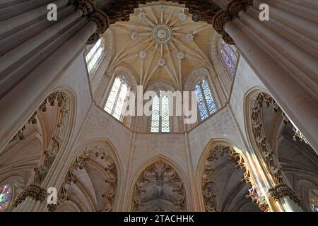 Kloster von Batalha (Mosteiro de Santa Maria da Vitoria), extravagant gotisch (14.-16. Jahrhundert). Überqueren. Batalha, Leiria, Portugal. Stockfoto