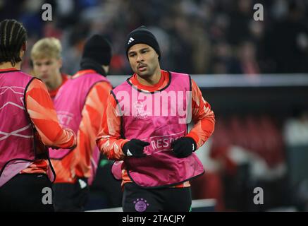 München, Deutschland 29. November 2023: Fussball, Herren, Champions League, 5. Spieltag, Saison 2023/2024, FC Bayern München - FC Kopenhagen, Allianz Arena Serge Gnabry (FC Bayern München) Kopf, Oberkörper, beim Aufwärmen Stockfoto