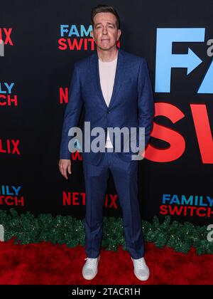 LOS ANGELES, KALIFORNIEN, USA – 29. NOVEMBER: Der US-amerikanische Schauspieler und Komiker Ed Helms kommt am 29. November 2023 zur Premiere von Netflix’s „Family Switch“ im AMC The Grove 14 in Los Angeles, Kalifornien, USA. (Foto: Xavier Collin/Image Press Agency) Stockfoto