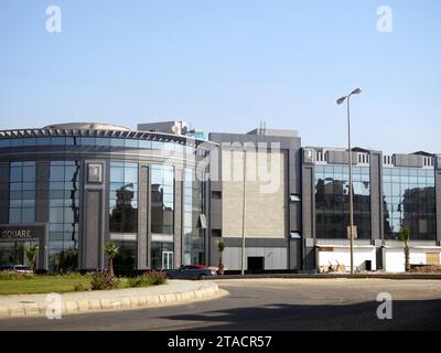 Kairo, Ägypten, 23. September 2022: Leven Square Egypt, ein gemischtes Gebäude mit einer Vielzahl von Geschäfts- und Verwaltungsräumen Stockfoto