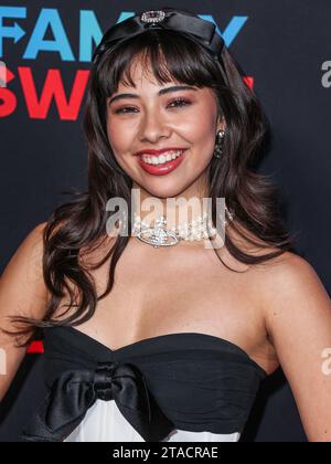 Los Angeles, Usa. November 2023. LOS ANGELES, KALIFORNIEN, USA – 29. NOVEMBER: Die US-amerikanische Schauspielerin Xochitl Gomez kommt am 29. November 2023 zur Premiere von Netflix’s „Family Switch“ im AMC The Grove 14 in Los Angeles, Kalifornien, USA. (Foto: Xavier Collin/Image Press Agency) Credit: Image Press Agency/Alamy Live News Stockfoto