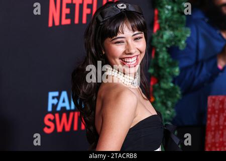 Los Angeles, Usa. November 2023. LOS ANGELES, KALIFORNIEN, USA – 29. NOVEMBER: Die US-amerikanische Schauspielerin Xochitl Gomez kommt am 29. November 2023 zur Premiere von Netflix’s „Family Switch“ im AMC The Grove 14 in Los Angeles, Kalifornien, USA. (Foto: Xavier Collin/Image Press Agency) Credit: Image Press Agency/Alamy Live News Stockfoto