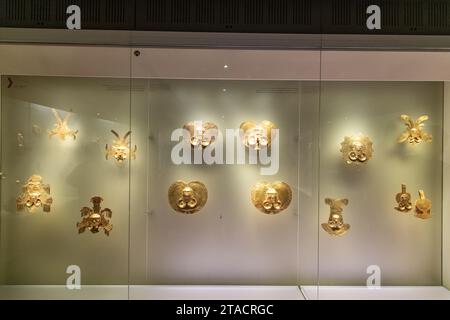Eine goldene Maske im Museo del Oro / Goldmuseum in Bogotá, Kolumbien Stockfoto