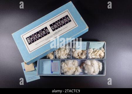 Britains Cottons-Mustersatz in Kartonverpackung von Feld zu Fabric Education Pack bo Stockfoto