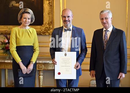 Brüssel, Belgien November 2023 30. König Philippe - Filip von Belgien, Königin Mathilde von Belgien und Wolfgang Bremm von Mercedes-Benz, dargestellt während eines königlichen Empfangs mit den neu ernannten Lieferanten, die einen „königlichen Beschluss“ (Brevet van Hofleverancier - Brevet de Fournisseurs de la Cour) im Königlichen Palast in Brüssel halten, Donnerstag, 30. November 2023 BELGA PHOTO ERIC LALMAND Credit: Belga News Agency/Alamy Live News Stockfoto