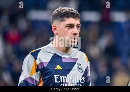 MADRID, SPANIEN - 29. NOVEMBER: Fede Valverde von Real Madrid CF im warm Up während des Spiels zwischen Real Madrid CF und SSC Napoles der UEFA Champions League am 29. November 2023 in Santiago Bernabeu in Madrid. (Samuel Carreño/Pximages) Credit: Px Images/Alamy Live News Stockfoto