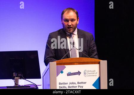 Edinburgh, Vereinigtes Königreich. 30. November 2023 im Bild: Abgeordneter für Edinburgh South, Ian Murray Abgeordneter, Shadow Secretary of State für Schottland, hält eine Hauptredner auf der Konferenz. Der vom ehemaligen Premierminister Gordon Brown eingerichtete Think Tank Our Scottish Future veranstaltet eine Konferenz mit dem Titel Better Jobs, Better Skills, Better Pay beim EICC in Edinburgh. Quelle: Rich Dyson/Alamy Live News Stockfoto