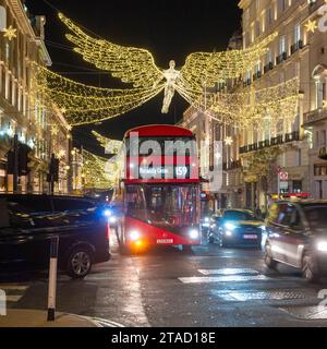 Weihnachtsbeleuchtung, Piccadilly, London, Großbritannien, 2023 Stockfoto