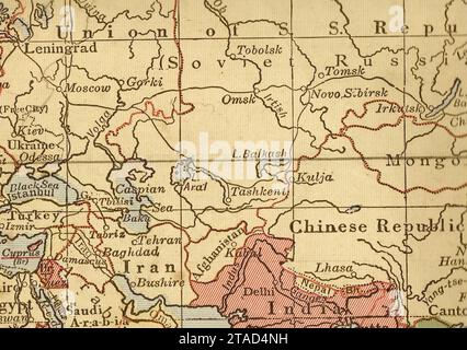 Eine alte/antike politische Karte von Zentralrussland und China in Sepia. Stockfoto