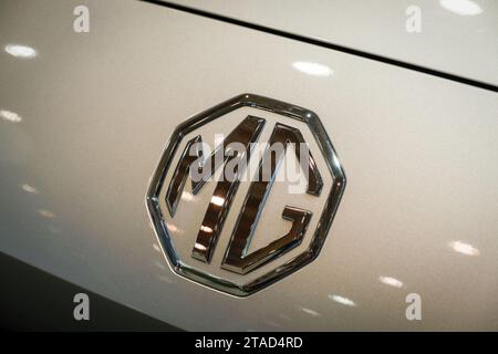 DAS Logo des MG-Elektroautos aus nächster Nähe Stockfoto