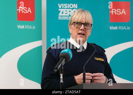 Garda Assistenzkommissarin Paula Hilman sprach während eines Besuchs im National Rehabilitation Hospital in Dun Laoghaire, Dublin. Bilddatum: Donnerstag, 30. November 2023. Stockfoto