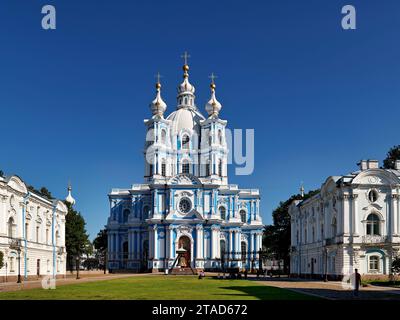 St. Petersburg, Russland. Smolny Kloster oder Smolny Kloster der Auferstehung ist auf Ploschad Rastrelli entfernt, am Ufer des Flusses Neva in St. P Stockfoto