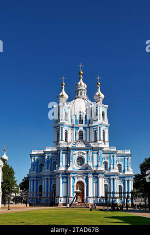 St. Petersburg, Russland. Smolny Kloster oder Smolny Kloster der Auferstehung ist auf Ploschad Rastrelli entfernt, am Ufer des Flusses Neva in St. P Stockfoto