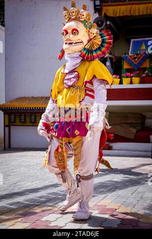 Cham-Tanz von einem Mönch im Ladakh Jo Khang Temple, Leh, Ladakh, Indien Stockfoto