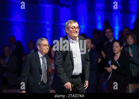 Brüssel, Belgien November 2023 30. Eric Maskin und Roger Myerson, die Nobelpreisträger des Jahres 2007, werden während eines königlichen Besuchs an der Solvay Brussels School of Economics and Management am Donnerstag, den 30. November 2023, in Brüssel abgebildet. Die Fakultät feiert ihr 120-jähriges Bestehen und ist Teil der Brüsseler ULB-Universität. BELGA PHOTO JONAS ROOSENS Credit: Belga News Agency/Alamy Live News Stockfoto