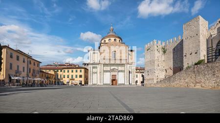 Parato, Italien - Panorama des Platzes Santa Maria delle Carceri Stockfoto