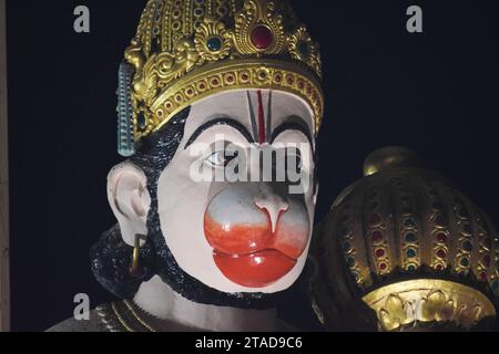 Nahaufnahme von Shri Hanuman JI-Gott. 51 Meter großes Hanuman-Idol in Vasan, Gandhinagar Indien Stockfoto