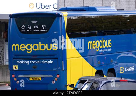 Megabus-Bus am 9. November 2023 in Birmingham, Großbritannien. Megabus ist ein Fernverkehrsbusunternehmen im Besitz von Scottish Citylink mit Sitz im Vereinigten Königreich. Stockfoto