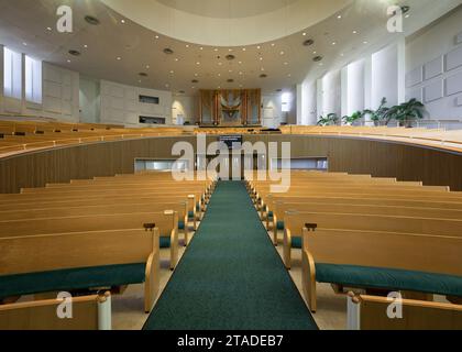 Pfeifenorgel hinter der modernen St. Peter's Lutheran Church in Columbus, Indiana Stockfoto